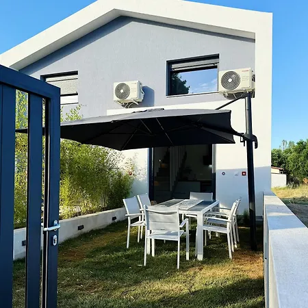 Zoha Τορώνη